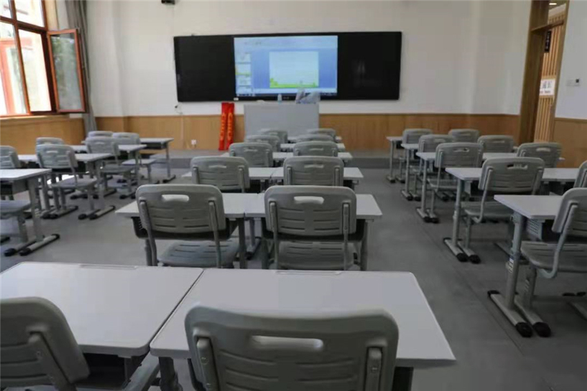 博仕有成課桌椅進駐唐山西那母君華小學(圖4) 博仕有成課桌椅進駐唐山西那母君華小學(圖4)