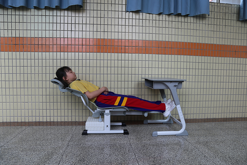 博仕有成午休課桌椅進駐東莞市金鳳凰小學(xué)(圖5)