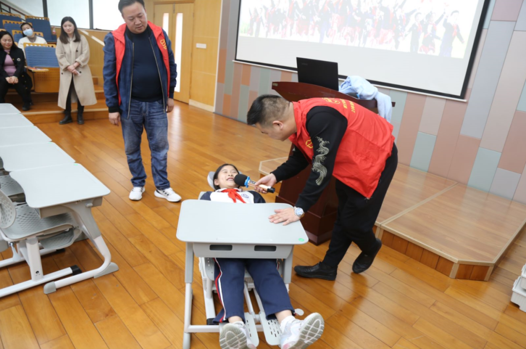 快樂學(xué)習(xí)，健康午休 | 博士有成午休課桌椅走進莞城中心小學(xué)(圖4)