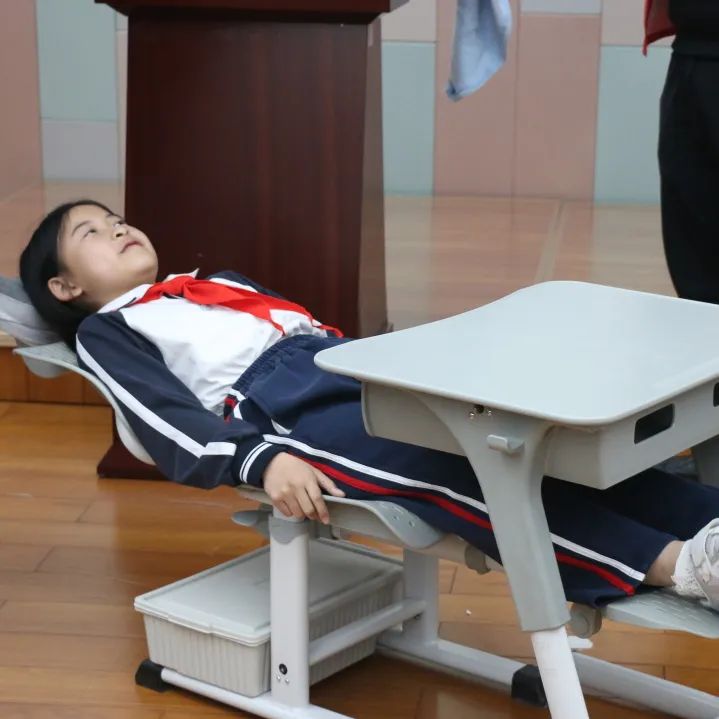 快樂學(xué)習(xí)，健康午休 | 博士有成午休課桌椅走進莞城中心小學(xué)(圖8)